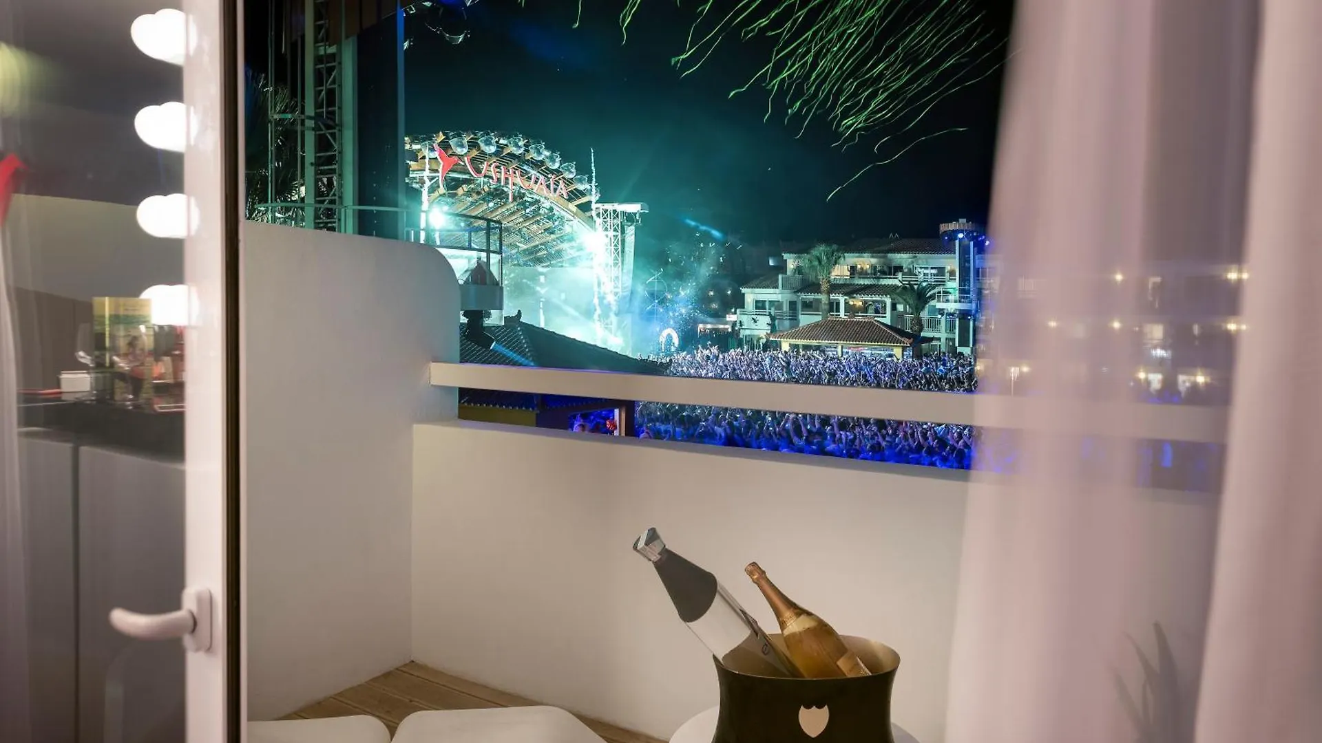 Ushuaia Ibiza Beach Hotel - Adults Only - Club Entrance Included プラヤ・デン・ボッサ スペイン