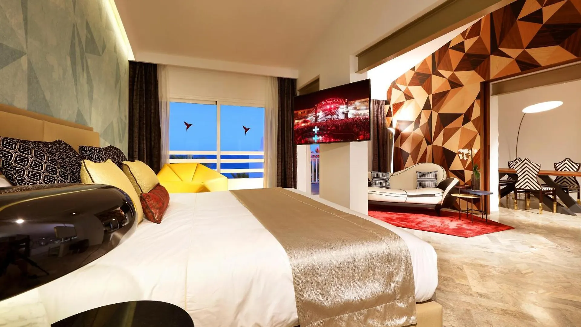 Ushuaia Ibiza Beach Hotel - Adults Only - Club Entrance Included プラヤ・デン・ボッサ スペイン