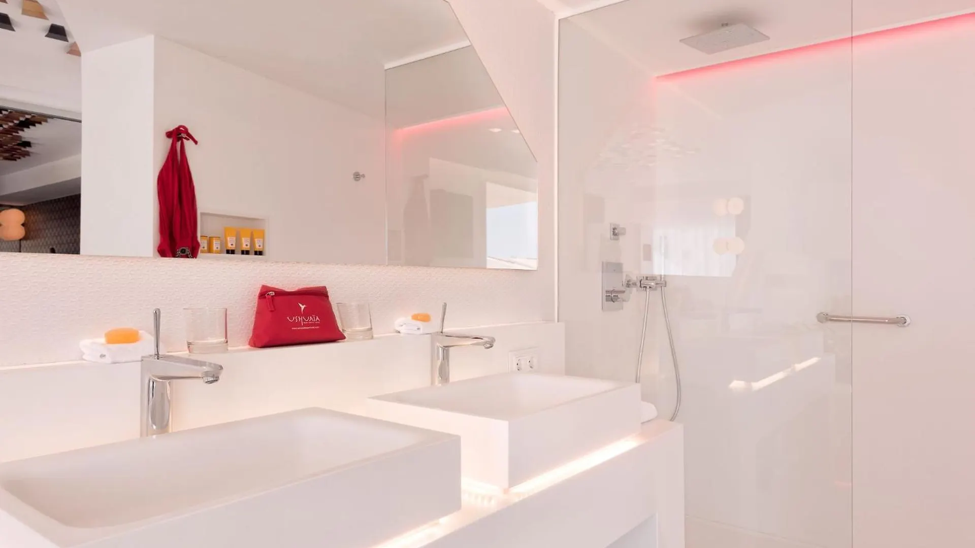 Ushuaia Ibiza Beach Hotel - Adults Only - Club Entrance Included 플라야 덴 보사